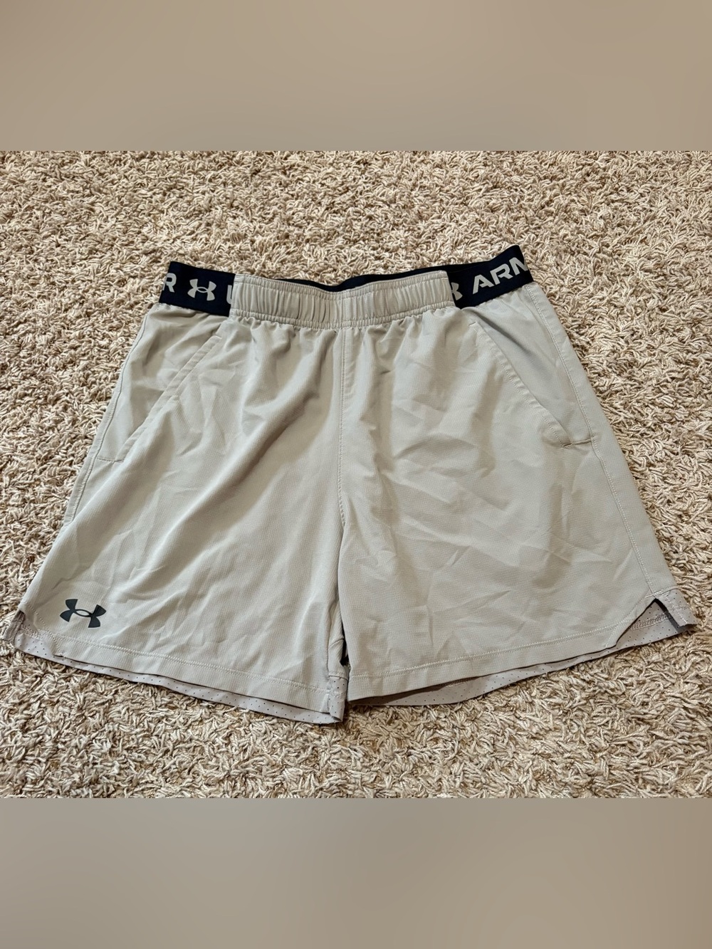 Under Armour Vanish Woven 2.0 shorts men’s size Large 6”inseam